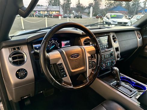 Used 2017 Ford Expedition Limited image 10