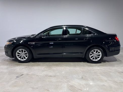 Used 2014 Ford Taurus SE image 4