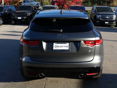 Used 2019 Jaguar F-PACE S image 11