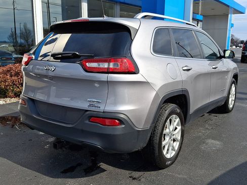 Used 2018 Jeep Cherokee Latitude w/ Cold Weather Group image 6