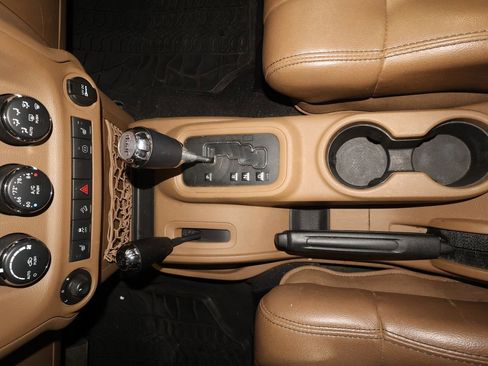 Used 2012 Jeep Wrangler Unlimited Sahara w/ Connectivity Group image 9