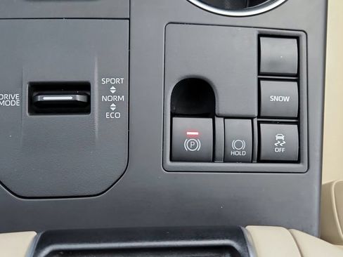 Certified 2024 Toyota Highlander XLE FWD image 42