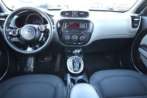 Used 2015 Kia Soul + FWD image 12