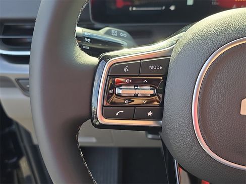 New 2026 Kia Carnival LXS image 29