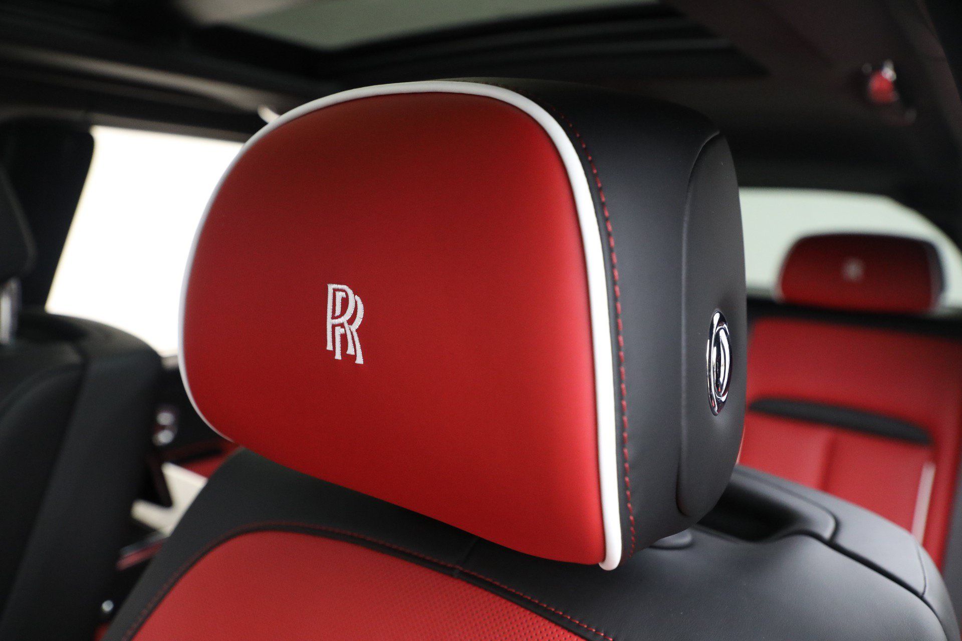 Certified 2025 Rolls-Royce Cullinan Black Badge AWD/4WD image 29
