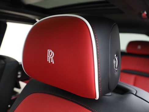 Certified 2025 Rolls-Royce Cullinan Black Badge AWD/4WD image 29