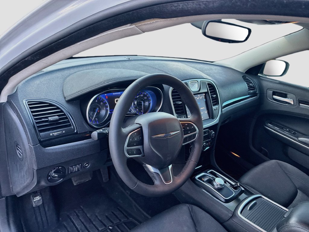 Used 2023 Chrysler 300 Touring w/ Sport Appearance Package RWD image 9