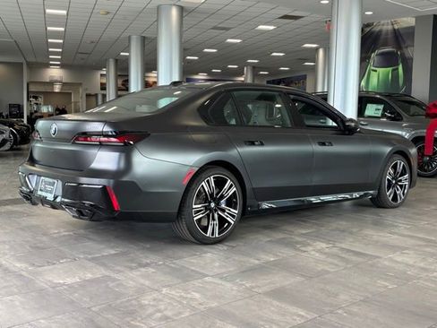 Used 2025 BMW 760i xDrive w/ Executive Package image 23