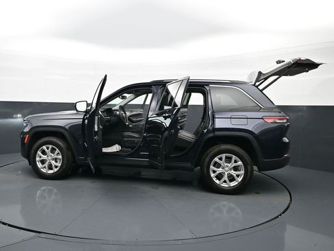 Used 2023 Jeep Grand Cherokee Limited AWD/4WD image 35