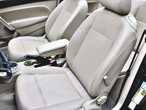 Used 2013 Volkswagen Beetle 2.5 image 24