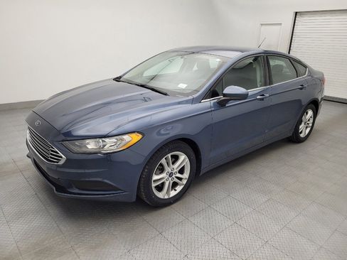 Used 2018 Ford Fusion SE w/ Fusion SE Technology Package FWD image 2