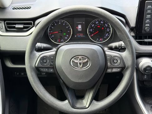 Used 2019 Toyota RAV4 XLE w/ Convenience Package FWD image 12