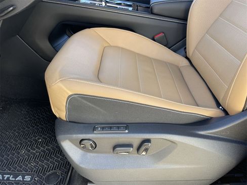 New 2026 Volkswagen Atlas Cross Sport SEL R-Line image 16