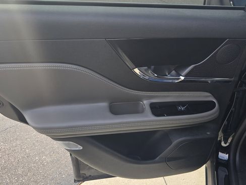 Certified 2023 Lincoln Corsair AWD image 35