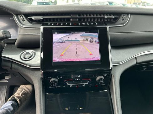 Used 2023 Jeep Grand Cherokee L Laredo w/ Luxury Tech Group I AWD/4WD image 17
