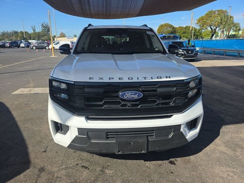 Used 2025 Ford Expedition Active image 9