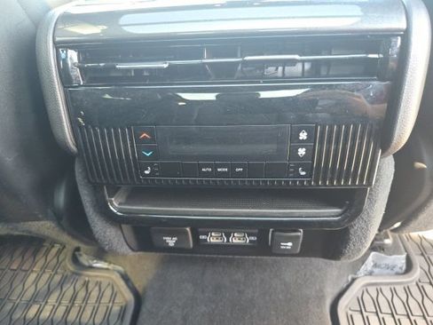 Used 2024 Jeep Wagoneer L 4WD w/ Premium Group I image 7