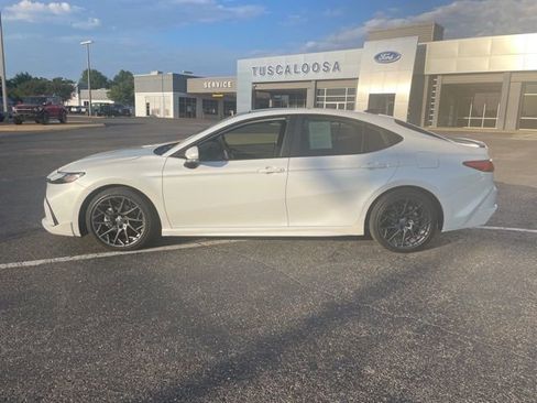 Used 2025 Toyota Camry XSE FWD image 8