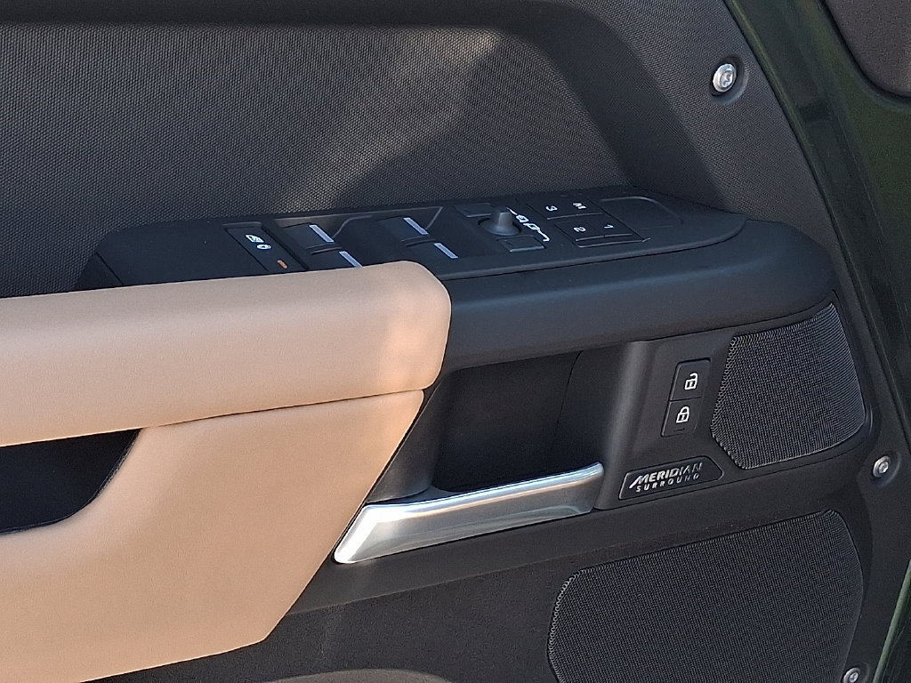 New 2026 Land Rover Defender 110 X-Dynamic SE AWD/4WD image 8