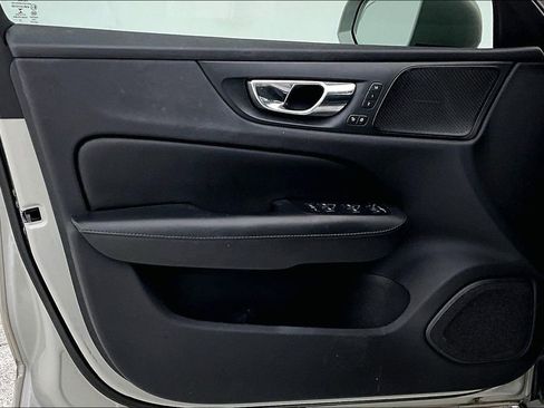 Used 2019 Volvo S60 T5 Momentum w/ Multimedia Package image 23