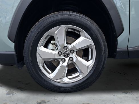 Used 2021 Toyota RAV4 XLE Premium AWD/4WD image 28