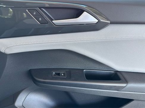 Used 2022 Volkswagen Taos SEL image 22