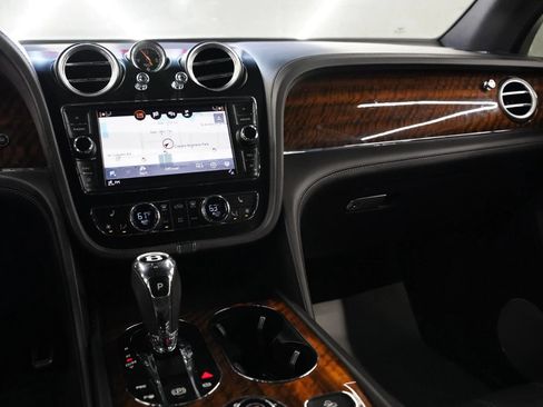 Used 2018 Bentley Bentayga Onyx Edition AWD/4WD image 32