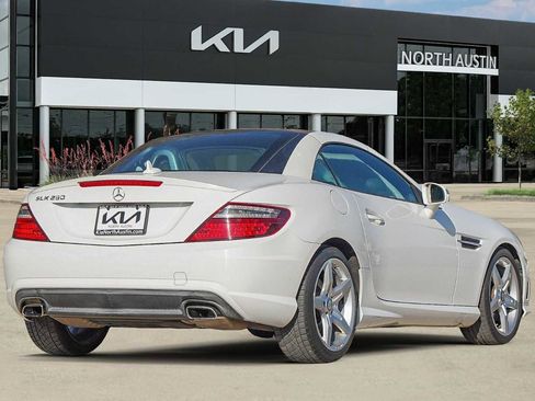 Used 2015 Mercedes-Benz SLK 250 w/ Premium Package image 6