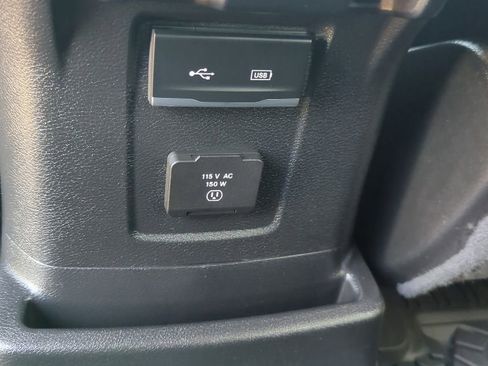 Used 2019 Jeep Wrangler Unlimited Sahara w/ Dual Top Group AWD/4WD image 42