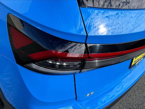 Certified 2025 Volkswagen Taos SE image 28