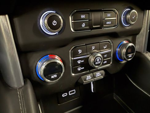 Certified 2023 GMC Yukon SLE AWD/4WD image 40