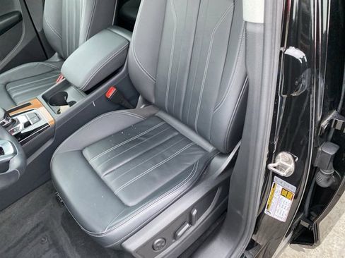 Used 2023 Audi Q5 2.0T Premium w/ Convenience Package image 18