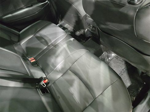 Used 2022 Toyota Corolla Cross XLE w/ Convenience Package image 11