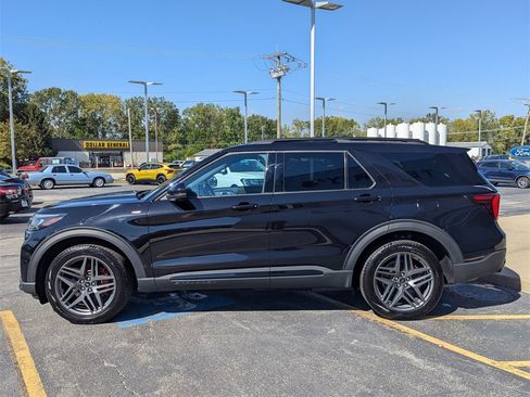 Used 2025 Ford Explorer ST-Line w/ ST-Line Street Pack image 6