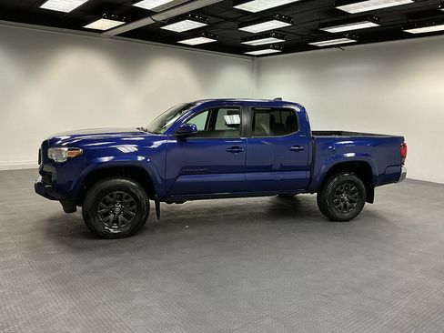 Used 2022 Toyota Tacoma SR5 w/ Black Out Package (TMS) AWD/4WD image 2