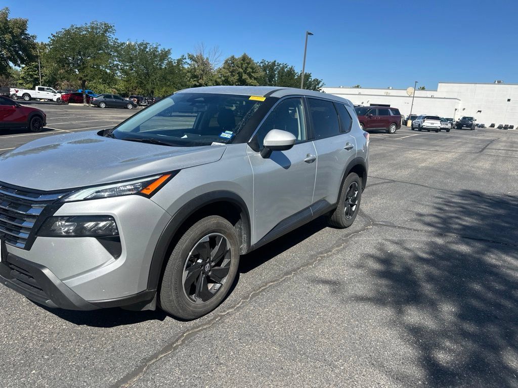 Used 2025 Nissan Rogue SV AWD/4WD image 12