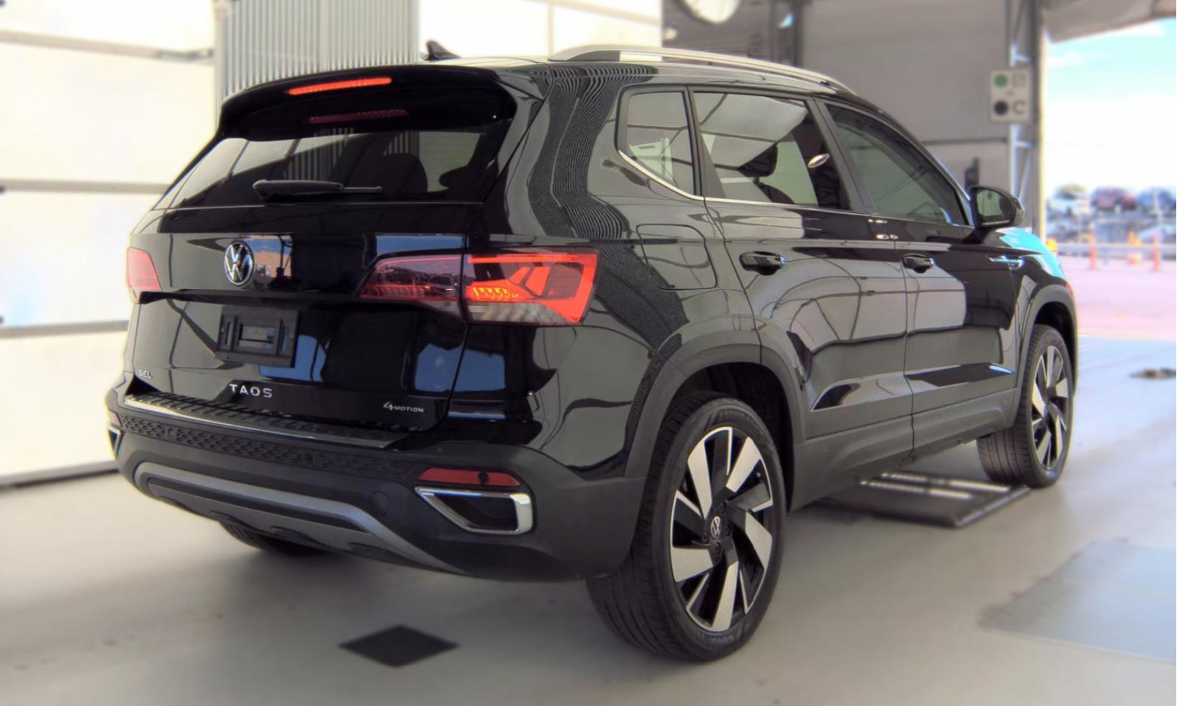 Used 2023 Volkswagen Taos SEL AWD/4WD image 5
