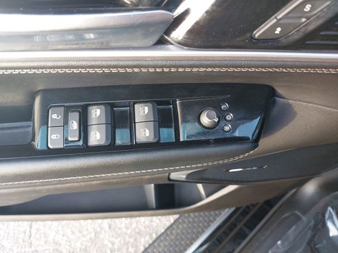 Used 2024 Jeep Wagoneer L Series II RWD image 29