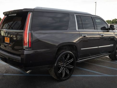 Used 2017 Cadillac Escalade ESV Premium Luxury w/ LPO, Radiant Package AWD/4WD image 29