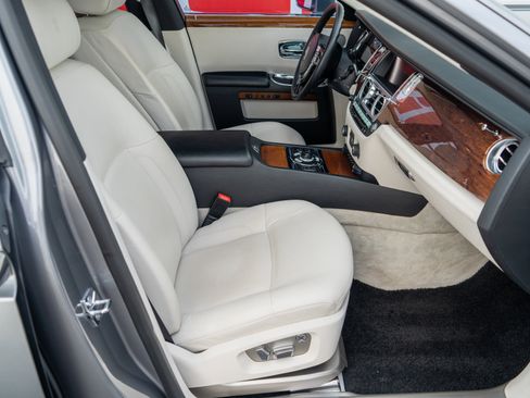 Used 2010 Rolls-Royce Ghost RWD image 54