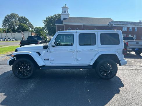 Used 2021 Jeep Wrangler Unlimited Sahara AWD/4WD image 8