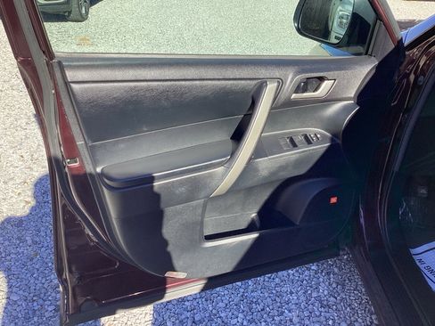 Used 2012 Toyota Highlander 4WD image 22