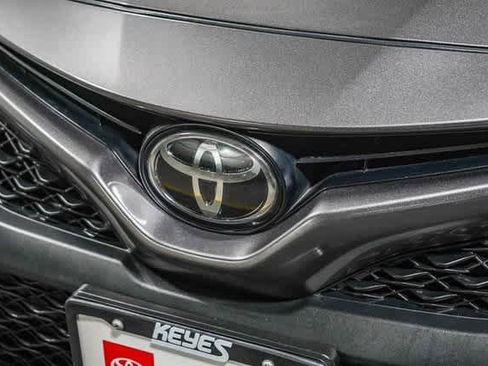 Certified 2020 Toyota Camry SE image 9