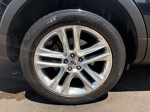 Used 2017 Ford Explorer Limited w/ Equipment Group 301A FWD image 6