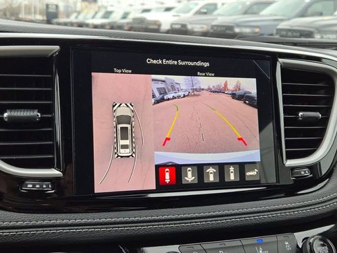 New 2026 Chrysler Pacifica Select image 32