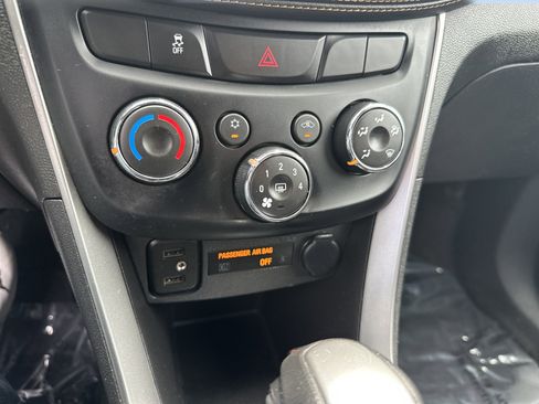 Used 2020 Chevrolet Trax LT w/ Driver Confidence Package AWD/4WD image 15