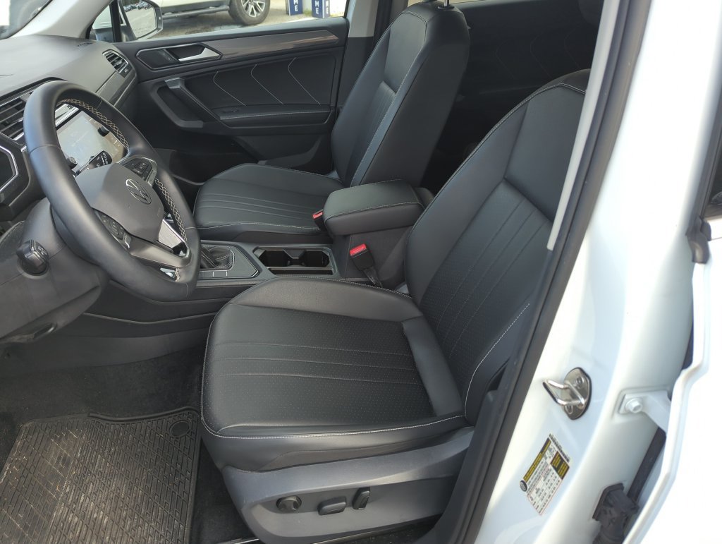 Used 2023 Volkswagen Tiguan SE FWD image 12