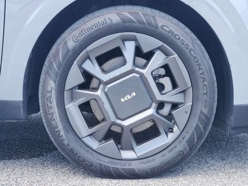 Used 2025 Kia Carnival EX FWD image 10