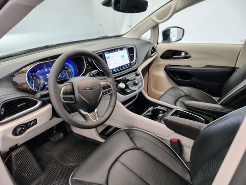 Used 2024 Chrysler Pacifica Limited w/ Trailer Tow Group image 46