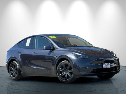 Used 2025 Tesla Model Y Long Range RWD image 2